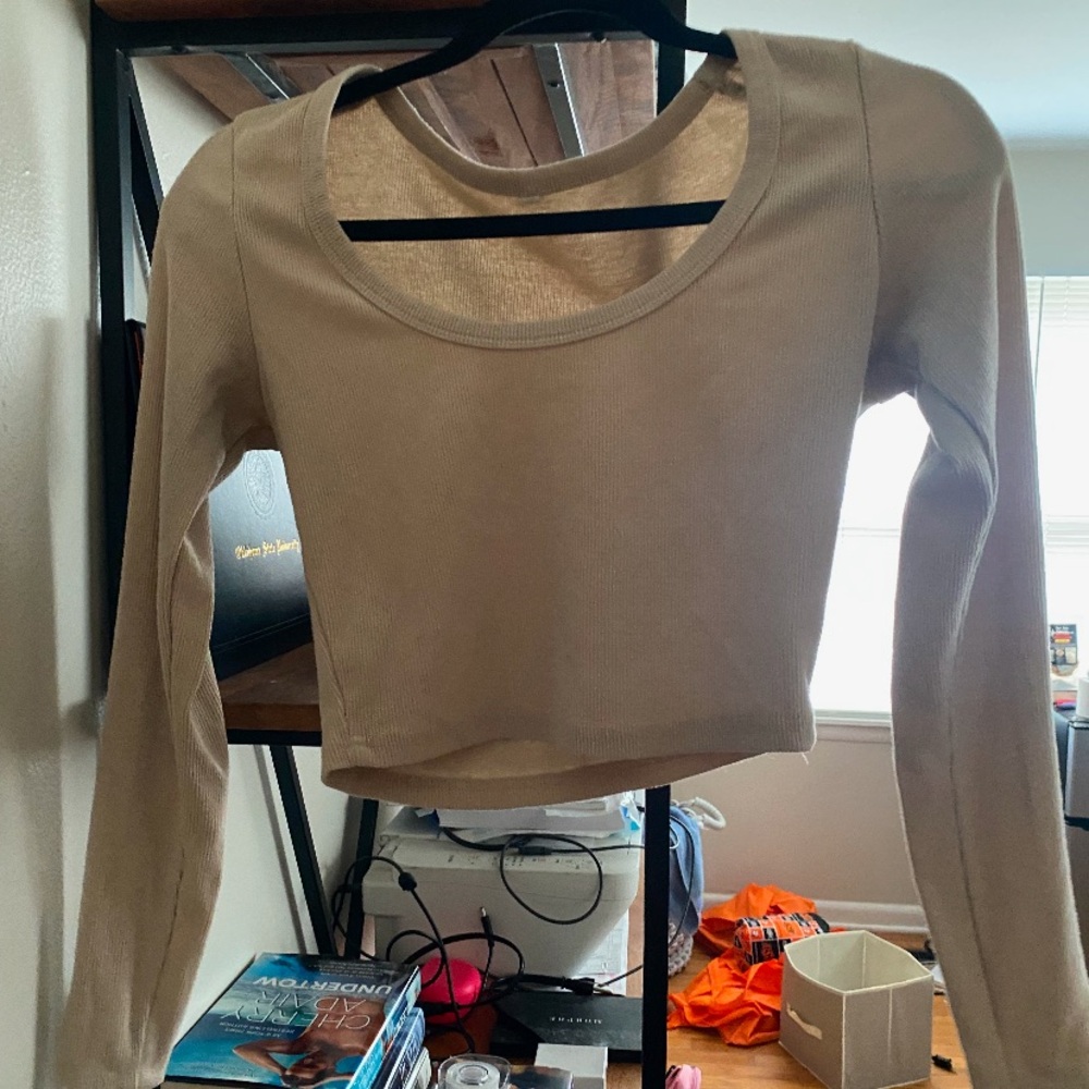 Long sleeve crop top
